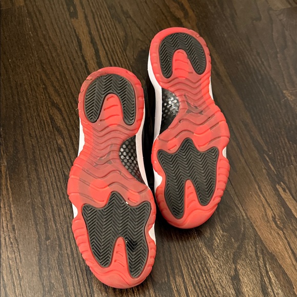 Jordan 2025 Retro Bred 11 - Picture 2 of 6